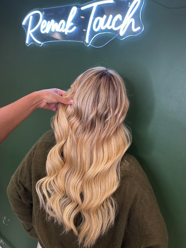 Wavy sur cheveux long dans le salon de coiffure Remak touch à Marseille